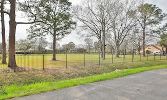 8918 Wateka Dr, Houston, TX 77074