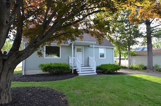14 Harvest Ln, Bristol, CT 06010