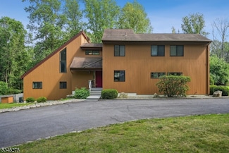 54 Sliker Rd, Glen Gardner, NJ 08826