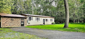 8 Fawn Grove Dr, Lake Harmony, PA 18624