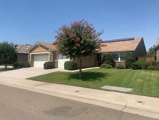 3233 Robinwood Ave, Clovis, CA 93619