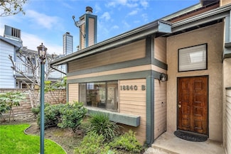 18840 Hatteras St Unit B, Tarzana, CA 91356