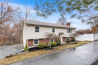 560 Whipple Rd, Tewksbury, MA 01876