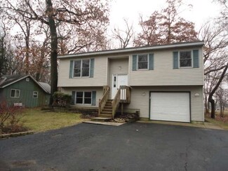 2703 Apache Trail, McHenry, IL 60051