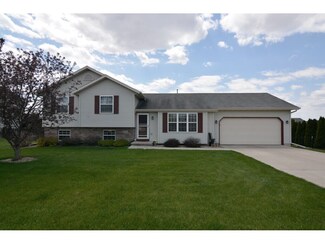 1011 Eagle Ln, Poynette, WI 53955