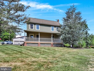 35 W Elk Ln, Pottsville, PA 17901