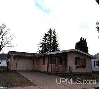 406 3rd Ave, Wakefield, MI 49968