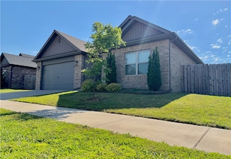 575 N Drewrys Bluff Dr, Fayetteville, AR 72704
