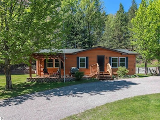 8086 Narrow Gauge Rd, Beulah, MI 49617