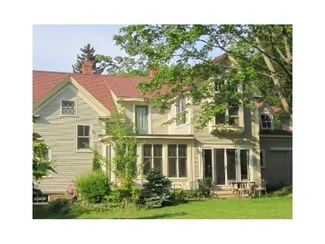 379 Island Ave, Peaks Island, ME 04108