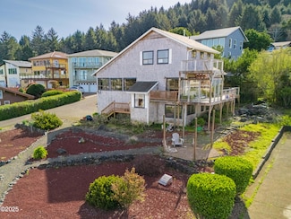 226 Shell St, Yachats, OR 97498
