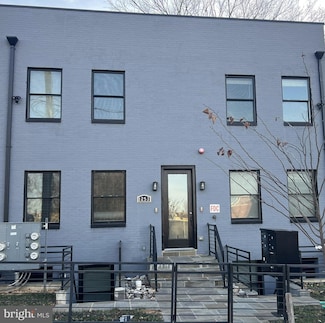 1253 Mount Olivet Rd NE Unit 3, Washington, DC 20002