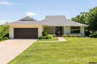 961 S 110th Plaza, Omaha, NE 68154