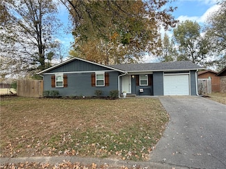 1021 W Granite St, Siloam Springs, AR 72761