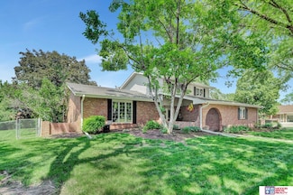 6820 Rexford Dr, Lincoln, NE 68506