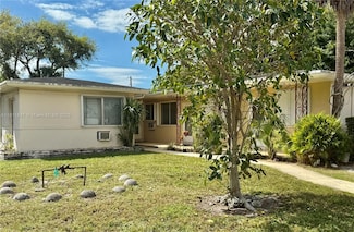 1570 NE 130th St, North Miami, FL 33161