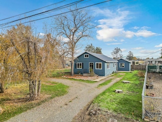 321 N 9th St, Montague, CA 96064