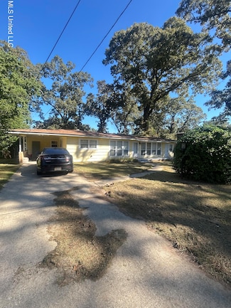 226 Shannon Dr, McComb, MS 39648