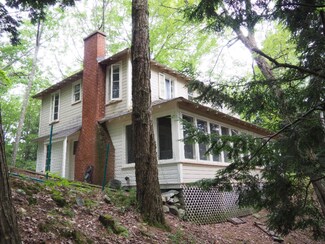 2261 Lakeisle Ave, Onekama, MI 49675