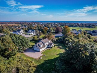 20 Moonlight Dr, Westerly, RI 02891