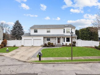 55 Waterman Ct, Babylon, NY 11702