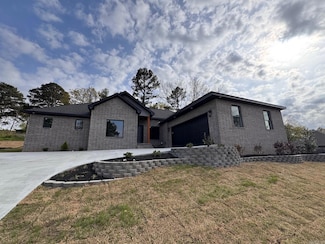 614 Adamson Dr, Searcy, AR 72143