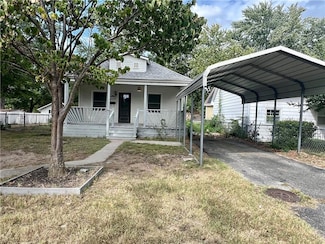 10406 E Lexington Ave, Independence, MO 64053
