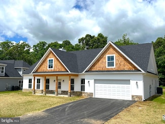 333 Glenaire Rd, Bunker Hill, WV 25413