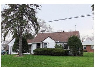 309 Heatherwood St SW, North Canton, OH 44720