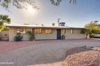 1032 S Carnegie Dr, Tucson, AZ 85710