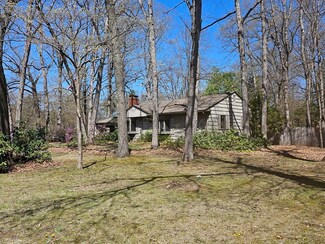 61 Rosedell Dr, Westfield, MA 01085