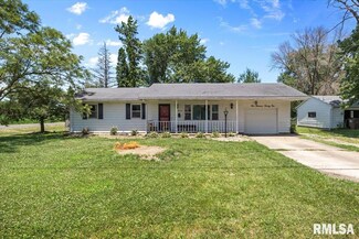 521 W Wright St, Virden, IL 62690