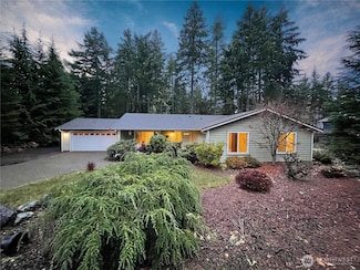 121 E Country Club Dr E, Union, WA 98592