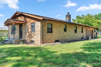 401 S Edwards Ave, Moundridge, KS 67107