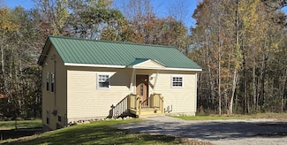 31 Sodom Rd, Hebron, ME 04238