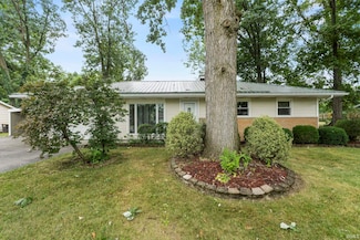 3334 Eastwood Dr, Fort Wayne, IN 46805