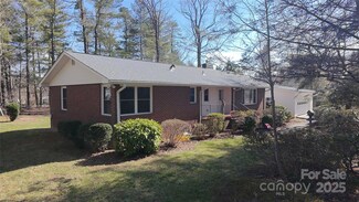 109 Balsam Rd, Hendersonville, NC 28792
