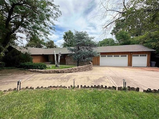 38 Country Oaks St, Woodward, OK 73801