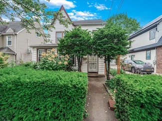 29 Jayson Ave, Great Neck, NY 11021