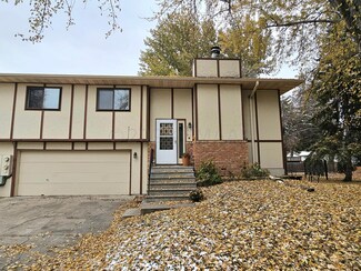 2319 4th Ave S, Moorhead, MN 56560