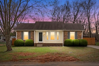 202 Jim Thorpe Dr, Clarksville, TN 37042