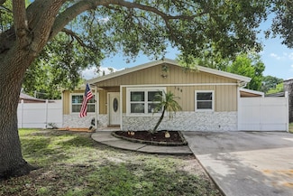 109 Emerald Ln, Largo, FL 33771