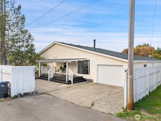 8850 NE Point no Point Rd, Hansville, WA 98340