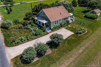 949 King Carter Dr, Irvington, VA 22480