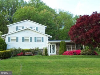 524 Martin Ln, Dresher, PA 19025