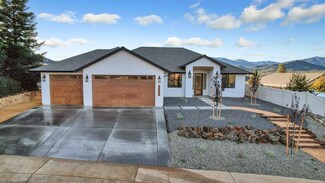 3120 Westminster Ct, Shasta Lake, CA 96019