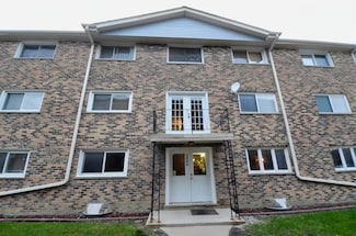 5848 W 76th Place Unit 202, Burbank, IL 60459