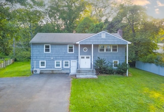 4 Robert Ln, Westport, CT 06880