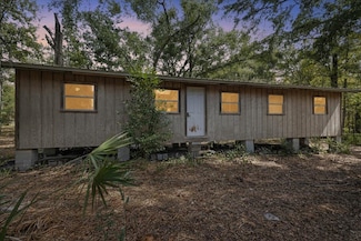 7619 Canal Ave, Fanning Springs, FL 32693