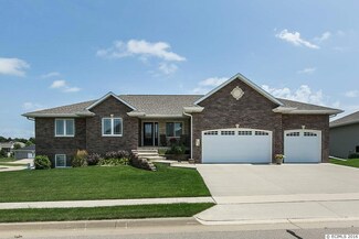 2278 Jill Dr, Dubuque, IA 52002